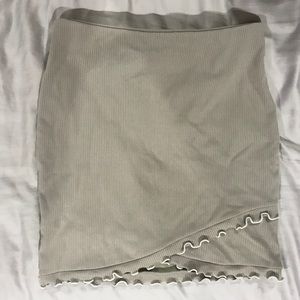 Brand new aritzia taupe skirt